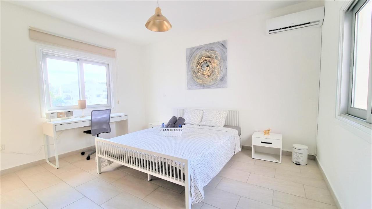 Spacious Lightflooded 2Br Apt / Near Center & Harbour Larnaca Luaran gambar