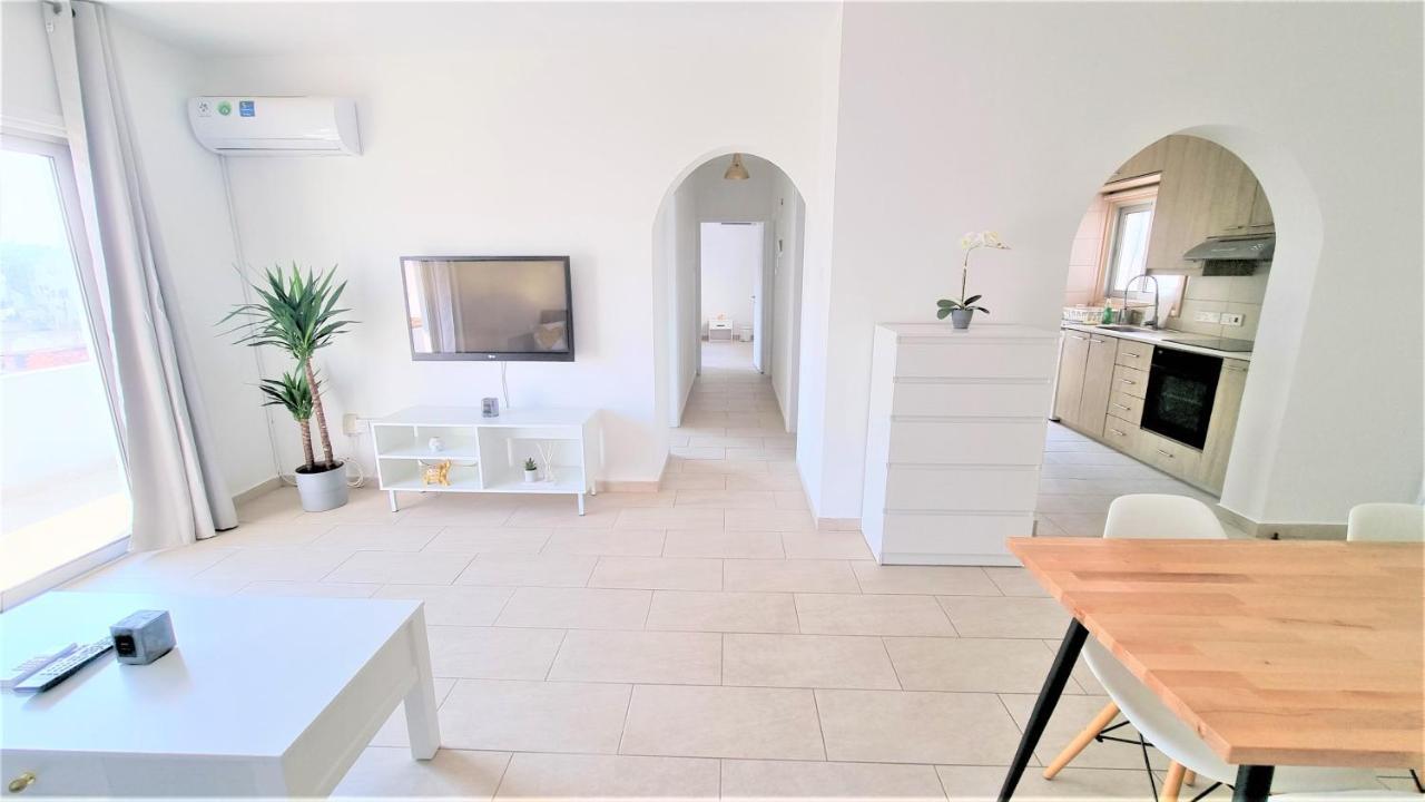 Spacious Lightflooded 2Br Apt / Near Center & Harbour Larnaca Luaran gambar