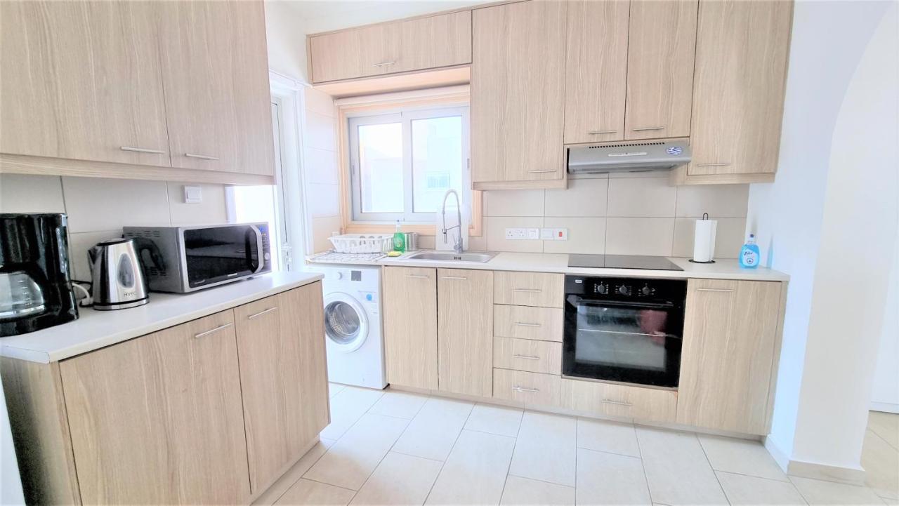 Spacious Lightflooded 2Br Apt / Near Center & Harbour Larnaca Luaran gambar